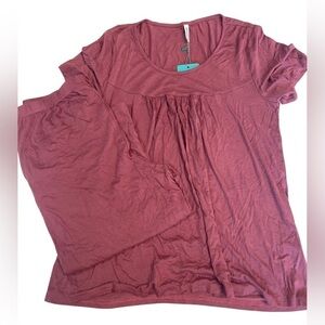 POPYOUNG Mauve pajama set. Soft fabric with a cropped pant. Womens size medium.